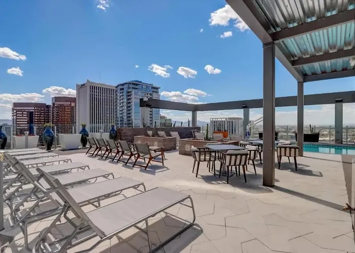Apartment Boulevard Downtown Highrise Stu Sky Pool Parking Gym 09 *