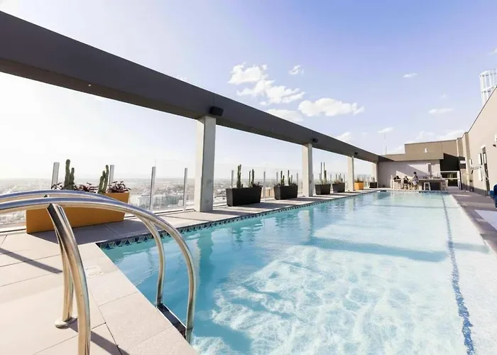 Apartment Boulevard Downtown Highrise Stu Sky Pool Parking Gym 09 *