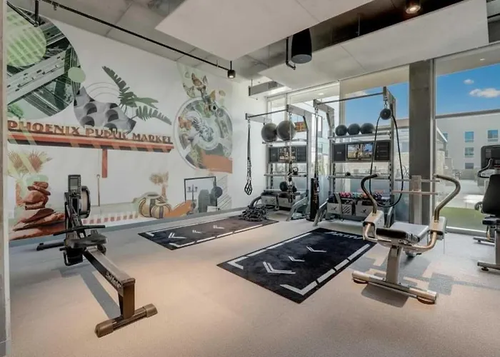 Apartment Boulevard Downtown Highrise Stu Sky Pool Parking Gym 09 *